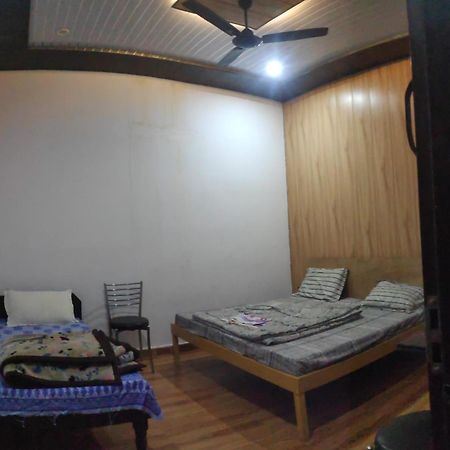 Hotel Trishul Inn Karnaprayāg Kültér fotó