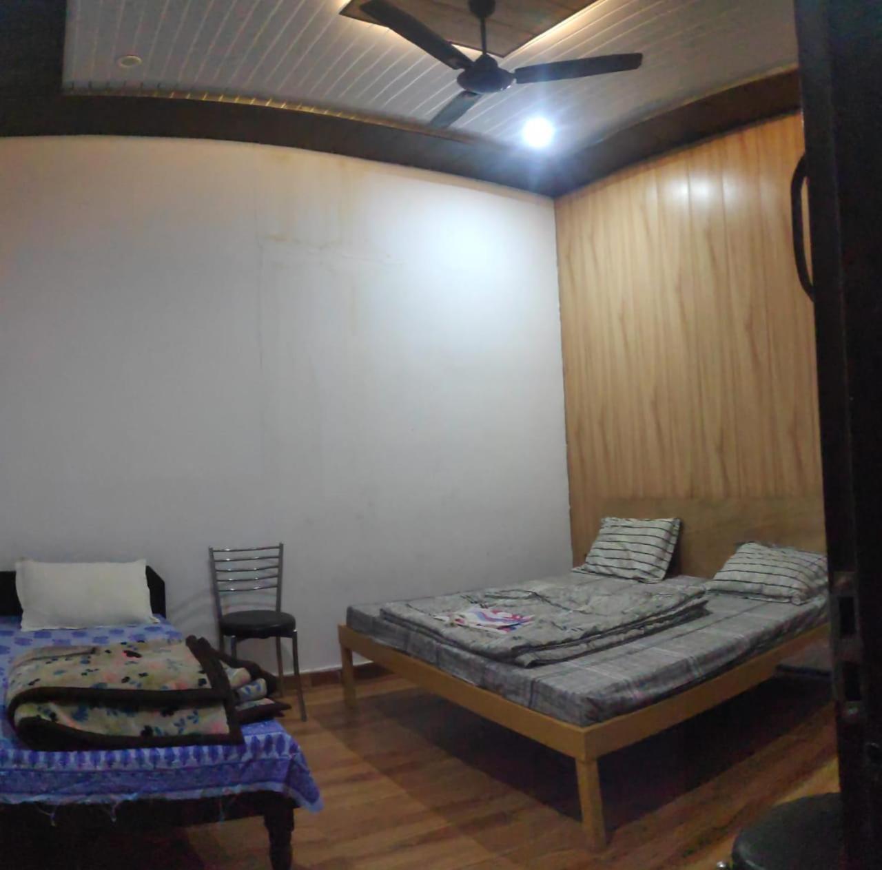 Hotel Trishul Inn Karnaprayāg Kültér fotó