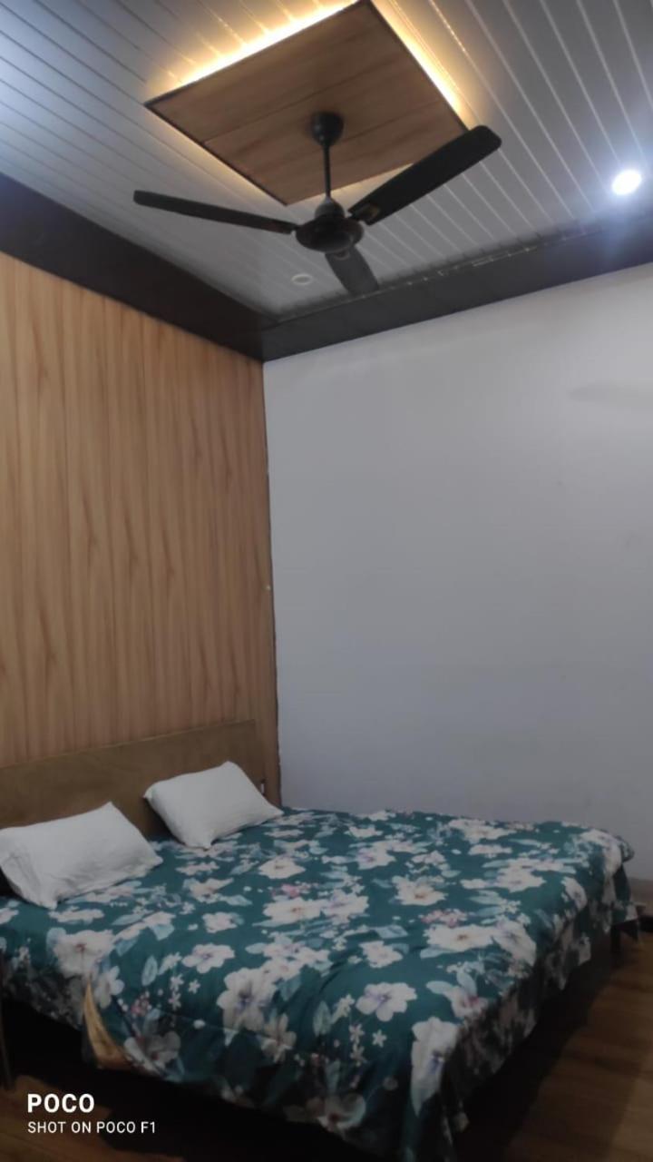 Hotel Trishul Inn Karnaprayāg Kültér fotó